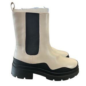 Wild pair grayce white size 9.5.  10$